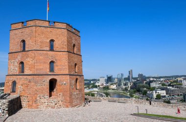 Vilnius, Litvanya - 26 Mayıs 2024: Litvanya 'daki Vilnius Kulesi' nden görüntü