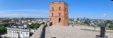 Vilnius, Litvanya - 26 Mayıs 2024: Litvanya 'daki Vilnius Kulesi' nden görüntü