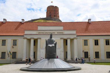 Vilnius, Litvanya - 26 Mayıs 2024: Litvanya 'da Vilnius' un Gediminas Kulesi