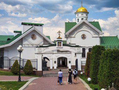 Minsk, Belarus - 27 Mayıs 2024: Belarus 'taki Minsk Kutsal Ruh Katedrali' ne bakın.