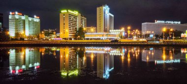 Minsk, Belarus - 27 Mayıs 2024: Belarus 'ta geceleyin Minsk' te