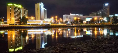 Minsk, Belarus - 27 Mayıs 2024: Belarus 'ta geceleyin Minsk' te