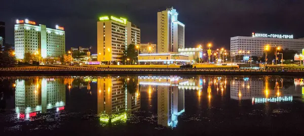 Minsk, Belarus - 27 Mayıs 2024: Belarus 'ta geceleyin Minsk' te