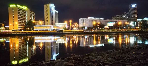 Minsk, Belarus - 27 Mayıs 2024: Belarus 'ta geceleyin Minsk' te