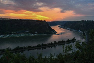 Ren nehrine Loreley 'in Almanya' ya bakış açısıyla bak