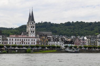Boppard, Almanya - 19 Temmuz 2024: Almanya 'da nehir reni üzerinde Boppard köyü