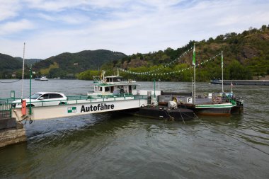 Boppard, Almanya - 19 Temmuz 2024: Almanya 'daki Boppard' da feribot