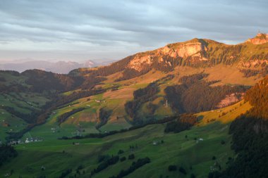İsviçre Alplerinde Ebenalp 'ten panoramik manzara