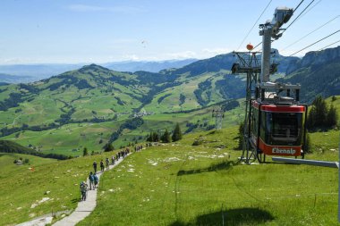 Ebenalp, İsviçre - 14 Haziran 2024: İsviçre Alplerinde Ebenalp 'in telgrafına bakın