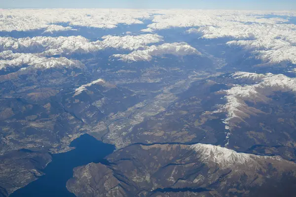Ticino kantonu ve İsviçre Alplerinde Locarno 'nun hava manzarası