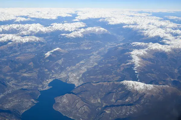 Ticino kantonu ve İsviçre Alplerinde Locarno 'nun hava manzarası