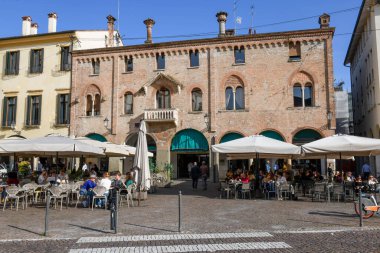 Padova, İtalya - 20 Ekim 2024: İtalya 'daki Padova Meydanı