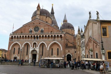 Padova, İtalya - 20 Ekim 2024: İtalya 'daki Sant Antonio Bazilikası
