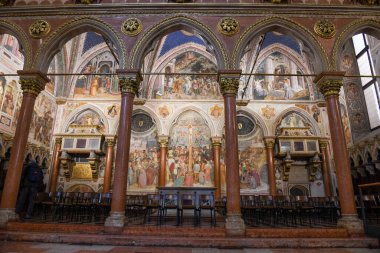 Padova, İtalya - 20 Ekim 2024: İtalya 'daki Sant Antonio Bazilikası' nın iç mekanlarına bakın