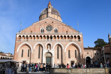 Padova, İtalya - 20 Ekim 2024: İtalya 'daki Sant Antonio Bazilikası