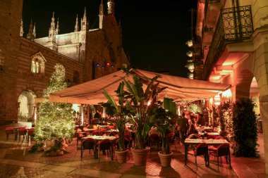 Como, İtalya - 30 Kasım 2024: Como 'nun merkezinde Noel zamanı