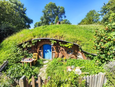 Matamata, Yeni Zelanda - 19 Ocak 2025: Hobbiton 'un Yeni Zelanda film setindeki Hobbit evi