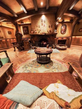 Matamata, Yeni Zelanda - 19 Ocak 2025: Hobbiton 'un Yeni Zelanda' daki bir Hobbit evinin içi