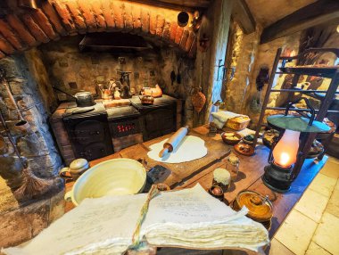 Matamata, Yeni Zelanda - 19 Ocak 2025: Hobbiton 'un Yeni Zelanda' daki bir Hobbit evinin içi