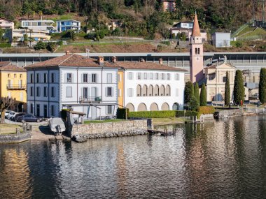 İsviçre 'de Lugano Gölü' ndeki Bissone köyünün insansız hava aracı görüntüsü.