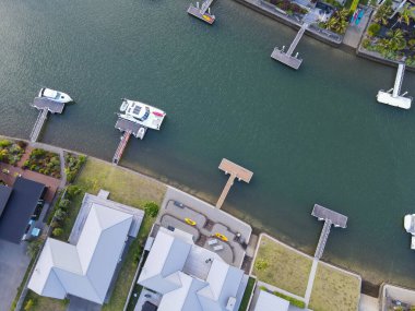 Yeni Zelanda 'da Whitianga Kanalı' ndaki villalar