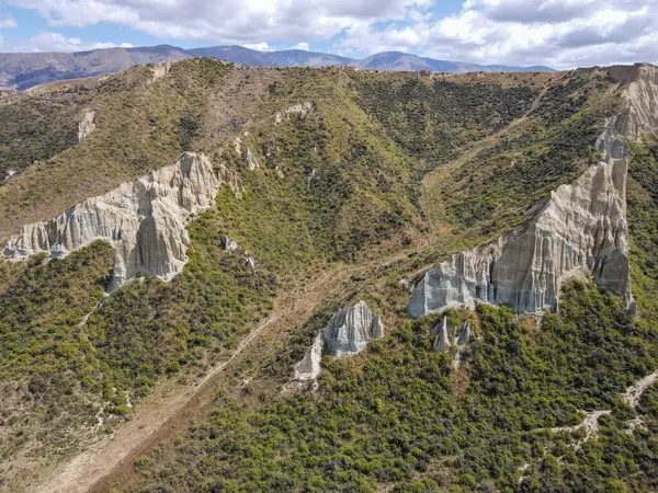 Yeni Zelanda 'daki Clay Cliffs' in insansız hava aracı görüntüsü