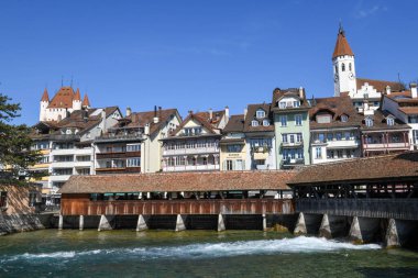 Thun 'un İsviçre' deki tarihi merkezine bak