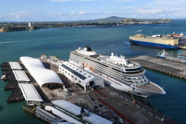 Auckland, Yeni Zelanda - 7 Şubat 2025: Yeni Zelanda 'daki Auckland limanı