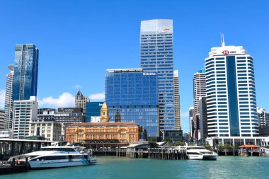 Auckland, Yeni Zelanda - 7 Şubat 2025: Yeni Zelanda şehir merkezindeki Auckland gökdelenleri