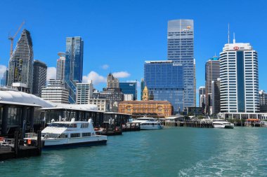Auckland, Yeni Zelanda - 7 Şubat 2025: Yeni Zelanda şehir merkezindeki Auckland gökdelenleri
