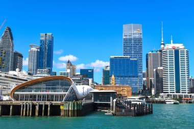 Auckland, Yeni Zelanda - 7 Şubat 2025: Yeni Zelanda şehir merkezindeki Auckland gökdelenleri