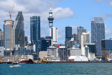 Auckland, Yeni Zelanda - 7 Şubat 2025: Yeni Zelanda şehir merkezindeki Auckland gökdelenleri