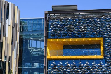 Auckland, Yeni Zelanda - 8 Şubat 2025: Yeni Zelanda şehir merkezindeki Auckland 'ın modern mimarisi