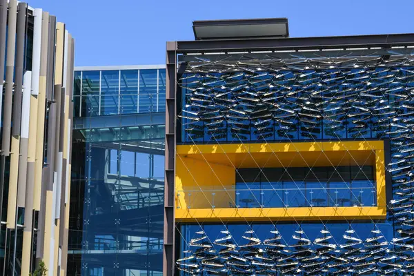 Auckland, Yeni Zelanda - 8 Şubat 2025: Yeni Zelanda şehir merkezindeki Auckland 'ın modern mimarisi