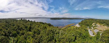Yeni Zelanda Mahinapua Gölü insansız hava aracı görüntüsü