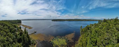 Yeni Zelanda Mahinapua Gölü insansız hava aracı görüntüsü