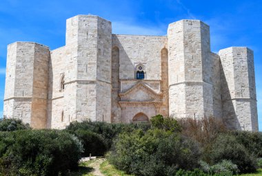 İtalya 'da Puglia' daki Castel del Monte şatosunun manzarası
