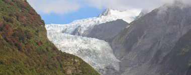 Yeni Zelanda 'daki Franz Josef buzuluna bakın.