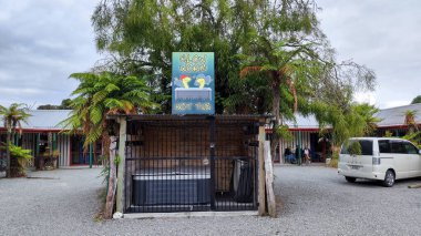 Mapourika Gölü, Yeni Zelanda - 31 Ocak 2025: Yeni Zelanda 'da Franz Josef / Waiau' nun konuk evinde