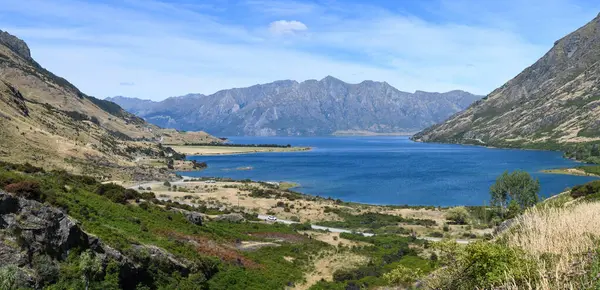 Yeni Zelanda 'daki Hawea Gölü' nde İHA görüntüsü