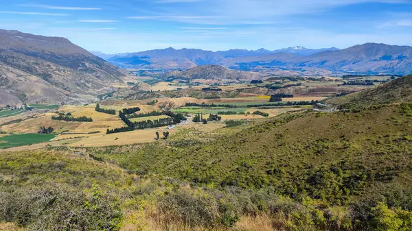 Crown Range Yolu 'ndan Queenstown' a Yeni Zelanda 'daki Manzarayı Göster