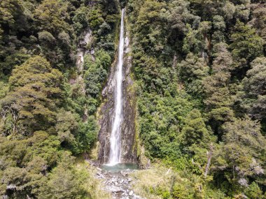 Yeni Zelanda 'daki Thunder Creek Şelalesi' ne bak.