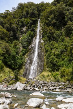 Yeni Zelanda 'daki Thunder Creek Şelalesi' ne bak.
