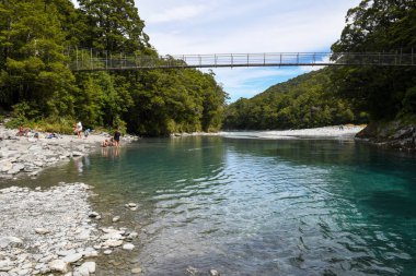 Yeni Zelanda 'daki Makarora' daki Mavi havuzlarda görüntüle