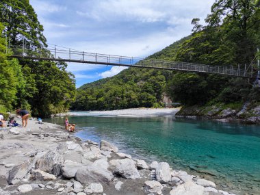 Yeni Zelanda 'daki Makarora' daki Mavi havuzlarda görüntüle