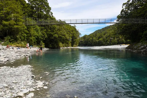 Yeni Zelanda 'daki Makarora' daki Mavi havuzlarda görüntüle