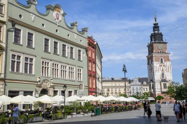 Cracow, Polonya - 7 Haziran 2025: Polonya 'daki Krakov' un ana meydanına bakın