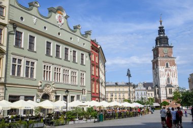 Cracow, Polonya - 7 Haziran 2025: Polonya 'daki Krakov' un ana meydanına bakın