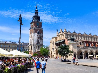 Cracow, Polonya - 7 Haziran 2025: Polonya 'daki Krakov' un ana meydanına bakın