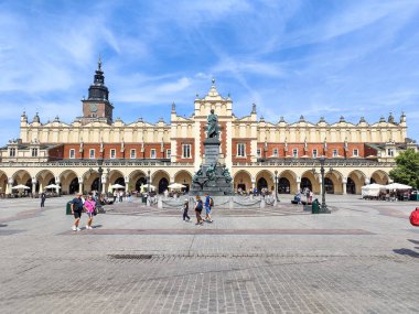 Cracow, Polonya - 7 Haziran 2025: Polonya 'daki Krakov' un ana meydanına bakın
